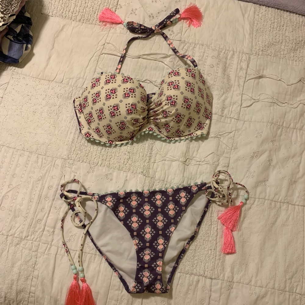 Super cute Victoria’s Secret patterned bikini